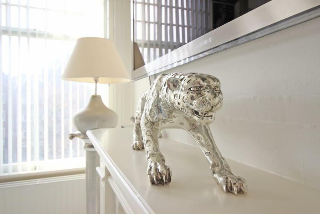 White Luxury Penthouse In City Centre Amsterdam Exteriör bild