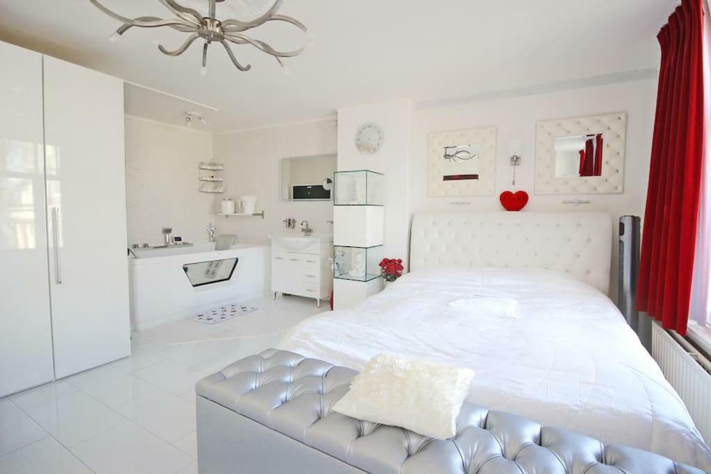 White Luxury Penthouse In City Centre Amsterdam Exteriör bild