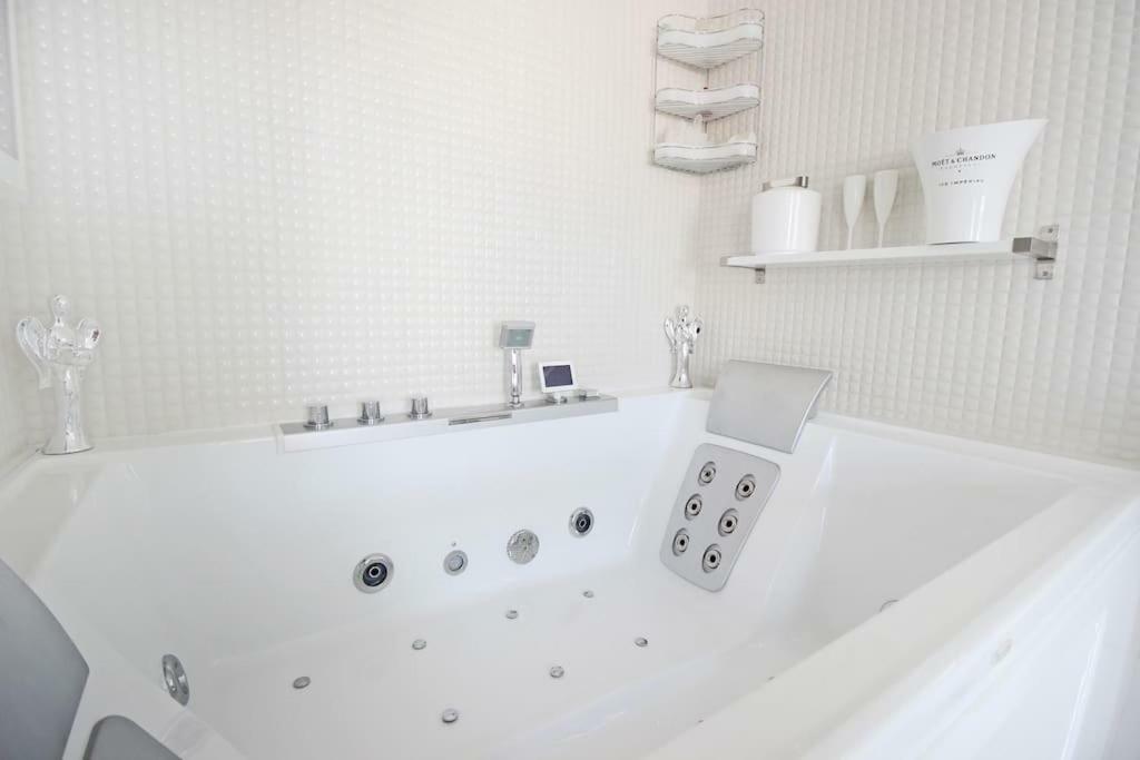 White Luxury Penthouse In City Centre Amsterdam Exteriör bild
