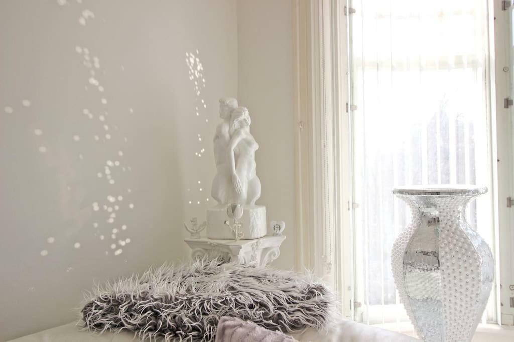 White Luxury Penthouse In City Centre Amsterdam Exteriör bild