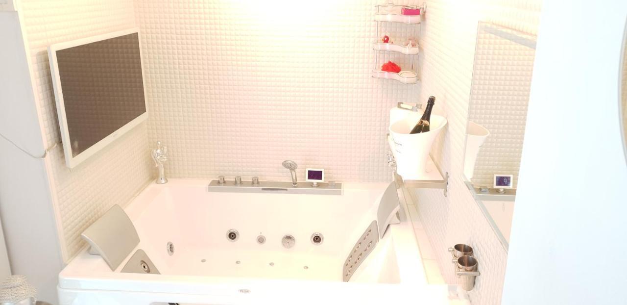 White Luxury Penthouse In City Centre Amsterdam Exteriör bild